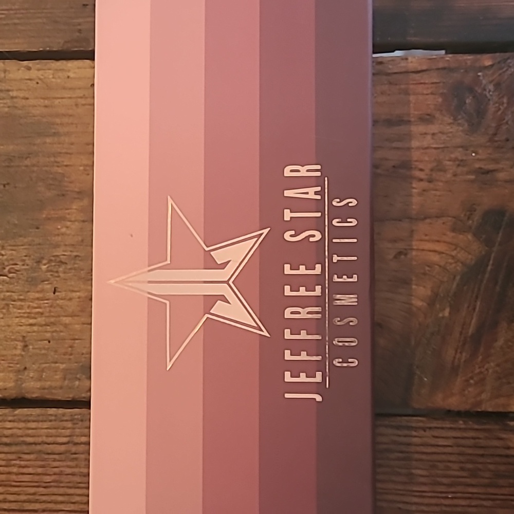 Jeffree Star - Mini velours -Open for nudes